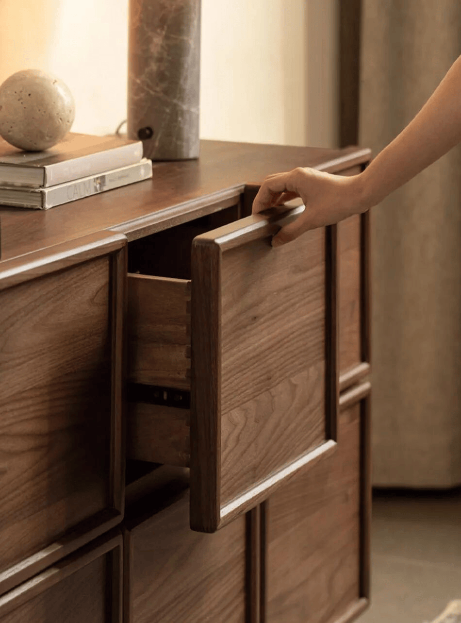 源氏木语黑胡桃木引领品质家居消费新浪潮PG电子麻将胡了模拟器三大平台销量第一(图2)